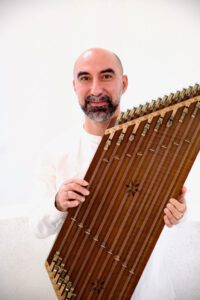 Kioomars Musayyebi, Santur, Musiker